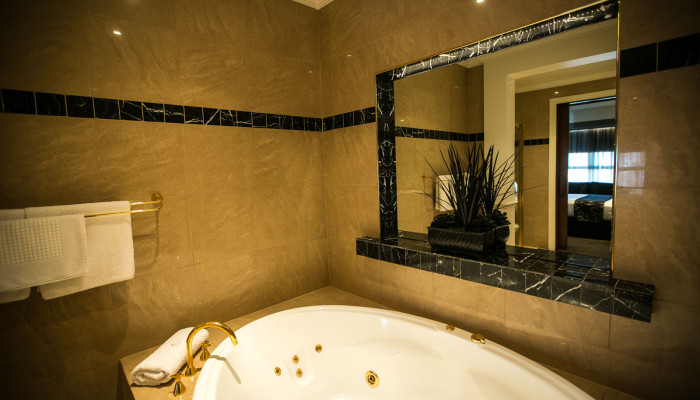 Deluxe Spa Suite